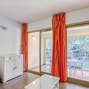 Flat With Swimming Pool Near The Appartement Sanary-sur-Mer