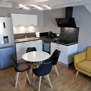Appartement Moderne Entièrement Rénové, Aurillac